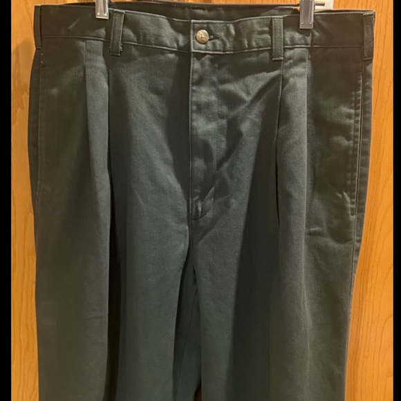 Bay to Bay Green Khaki Pants Pleated Front Size 33 X 30 - Picture 2 of 7